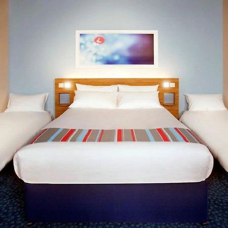 Travelodge Уиднес Экстерьер фото