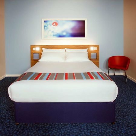 Travelodge Уиднес Экстерьер фото
