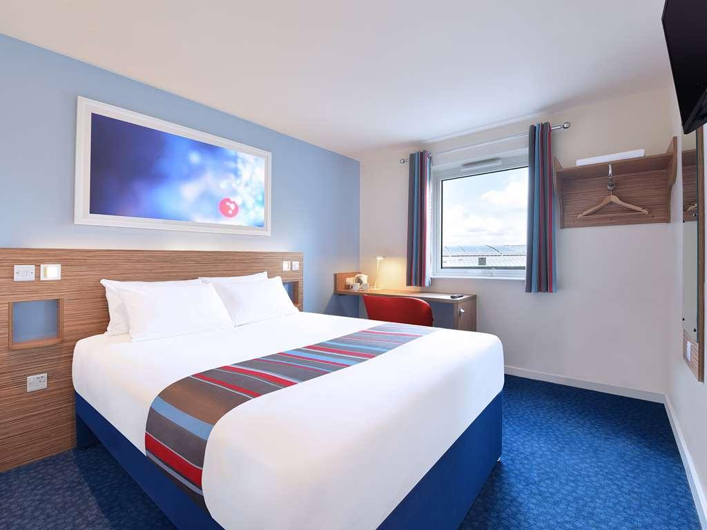 Travelodge Уиднес Номер фото