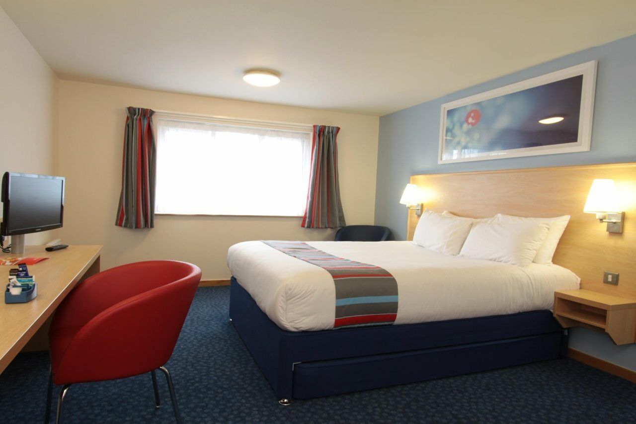 Travelodge Уиднес Экстерьер фото